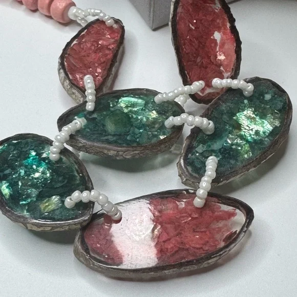 Bead and Resin Necklace - Picture 3 of 5